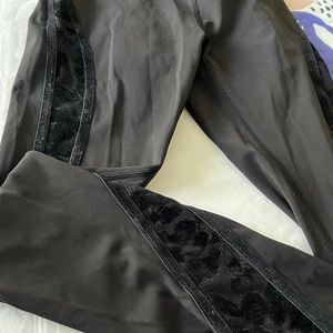 Lululemon special edition flocked Under Wunder high rise sz 4